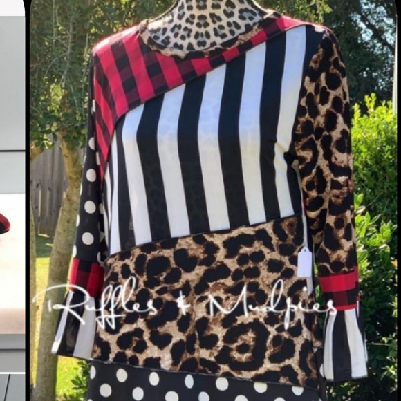 ruffles&mudpies Tops - Hi low "Holiday" top!